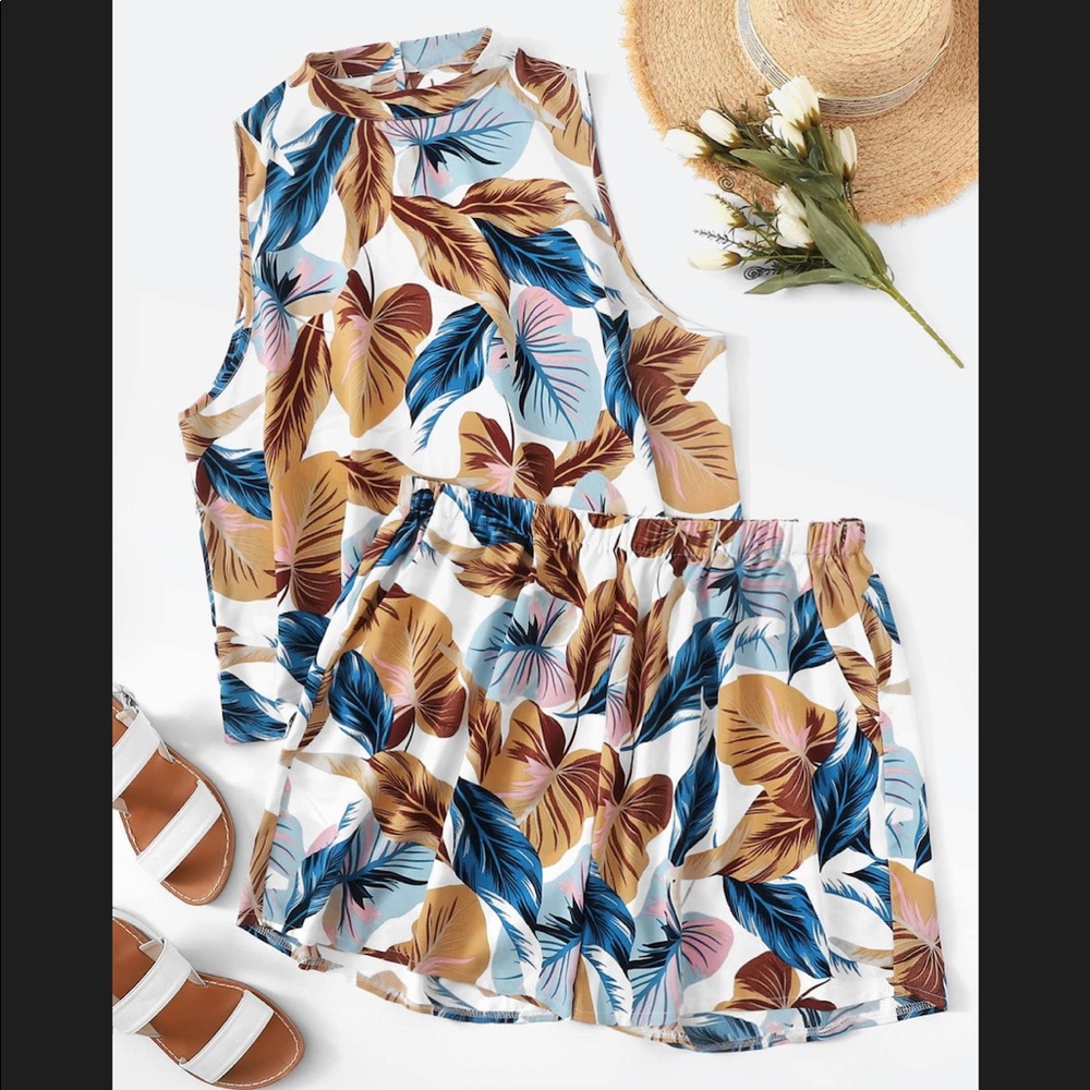 Adorable top and bottom set for women